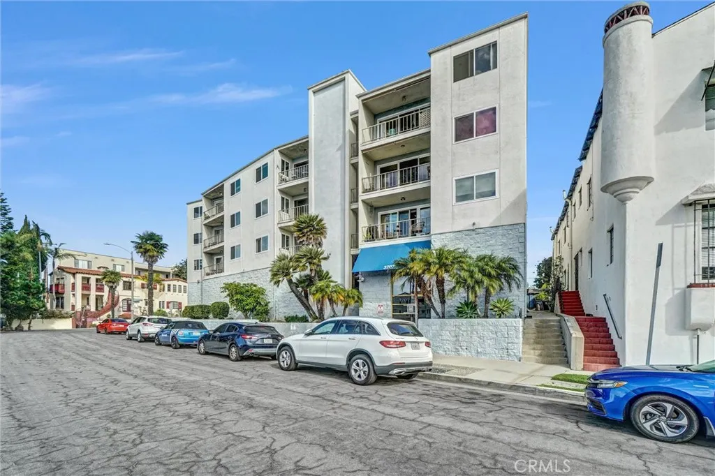 3707 E Livingston Drive 403, Long Beach, California 90803 home-pic-2