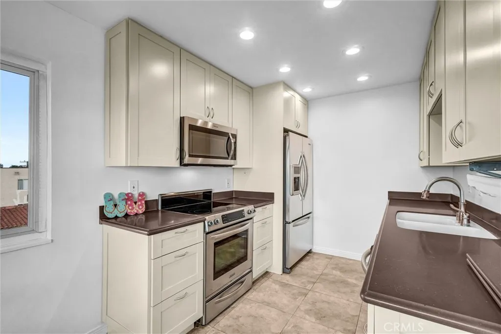 3707 E Livingston Drive 403, Long Beach, California 90803 home-pic-13