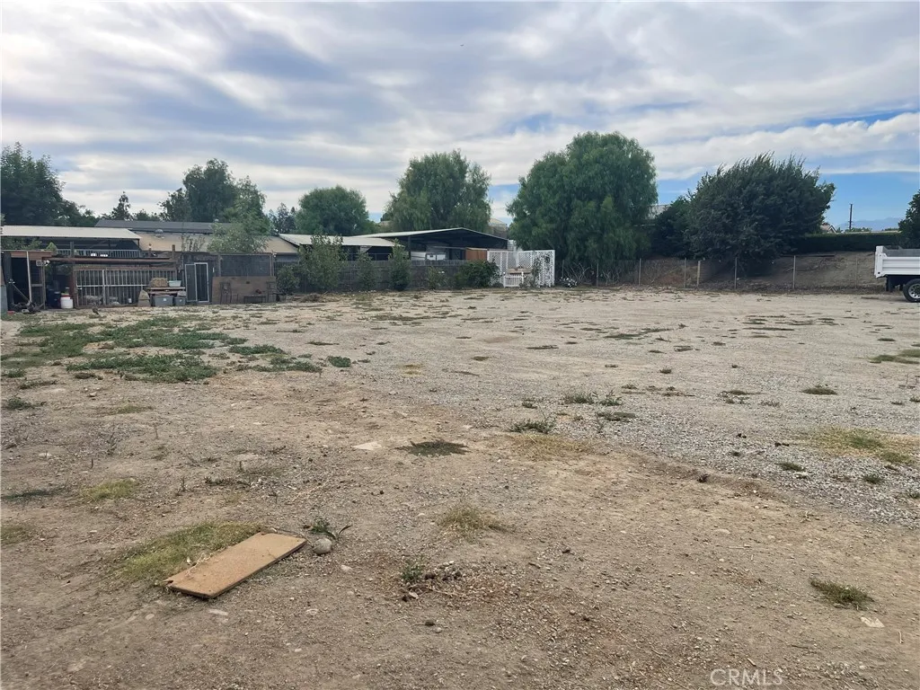 11818 Yorba Avenue, Chino, California 91710 home-pic-24