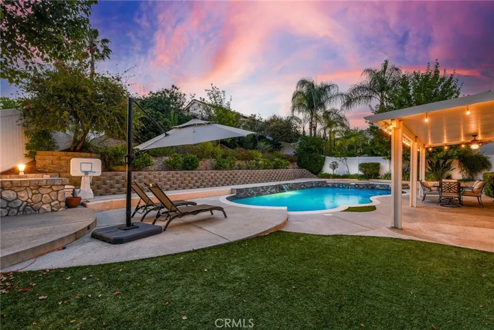 Extra large corner lot w/pool and spa!