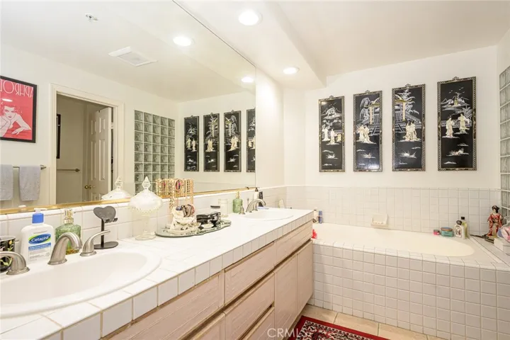 2253 Martin 215, Irvine, California 92612