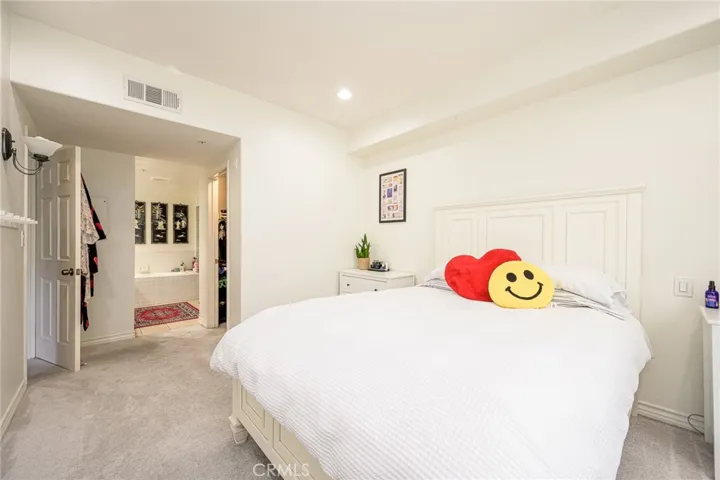 2253 Martin 215, Irvine, California 92612