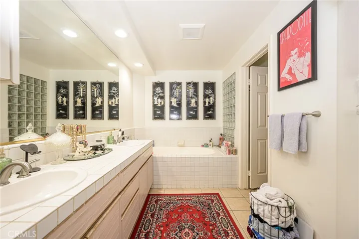 2253 Martin 215, Irvine, California 92612