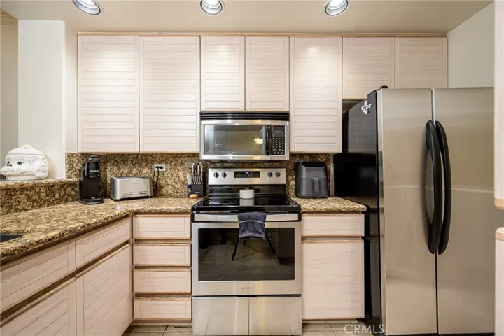 2253 Martin 215, Irvine, California 92612