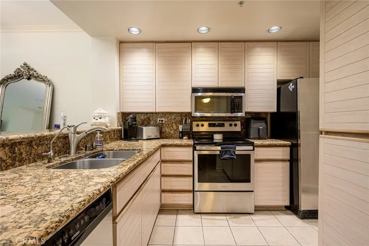 2253 Martin 215, Irvine, California 92612