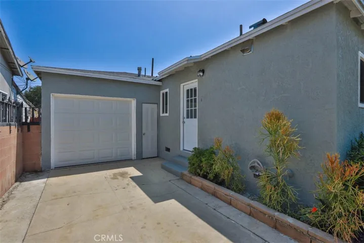 driveway & garage