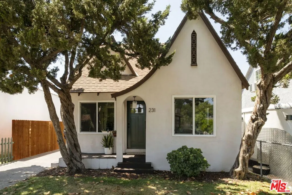 231 W Cedar Avenue, Burbank, California 91502 home-pic-1