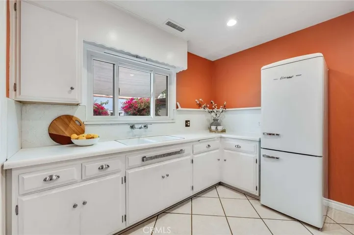 5855 Lemon Avenue, Long Beach, California 90805