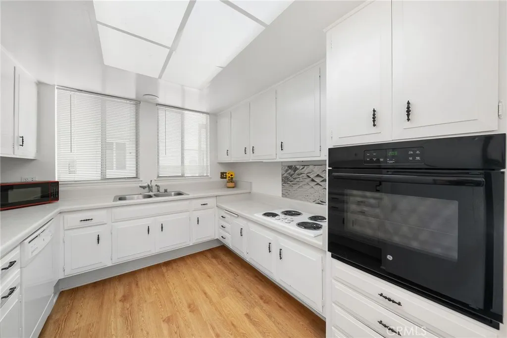 225 Avenida Majorca N, Laguna Woods, California 92637 home-pic-12