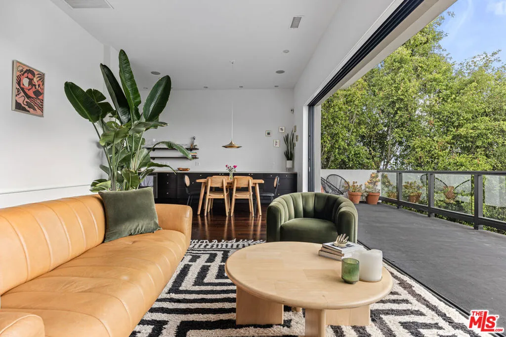 2300 Ronda Vista Drive, Los Angeles, California 90027 home-pic-14