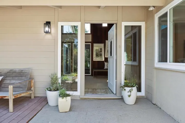 10605 Berkshire Drive, Los Altos Hills, California 94024