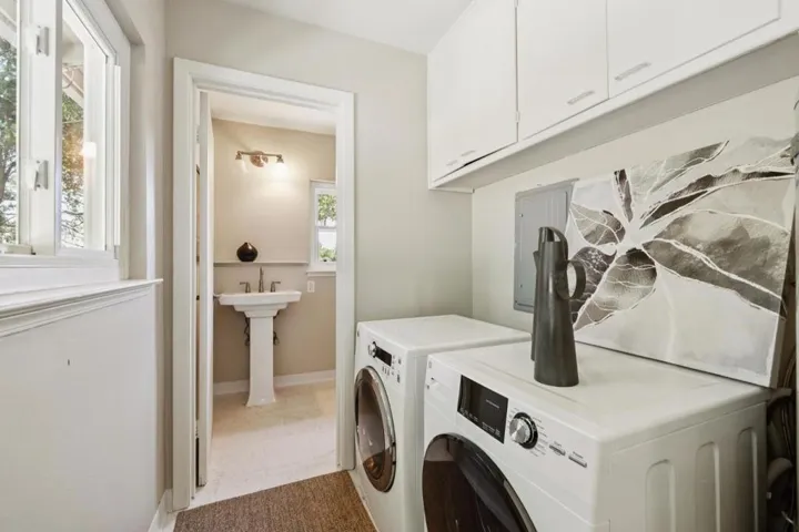 10605 Berkshire Drive, Los Altos Hills, California 94024