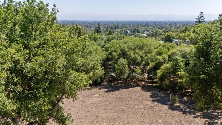 10605 Berkshire Drive, Los Altos Hills, California 94024