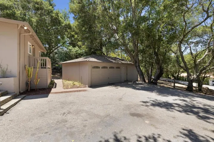 10605 Berkshire Drive, Los Altos Hills, California 94024