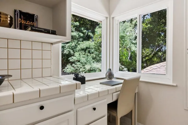 10605 Berkshire Drive, Los Altos Hills, California 94024