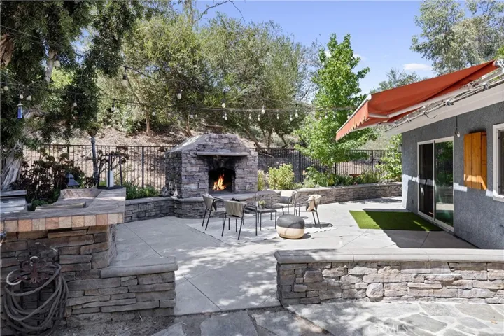 Outdoor sideyard
