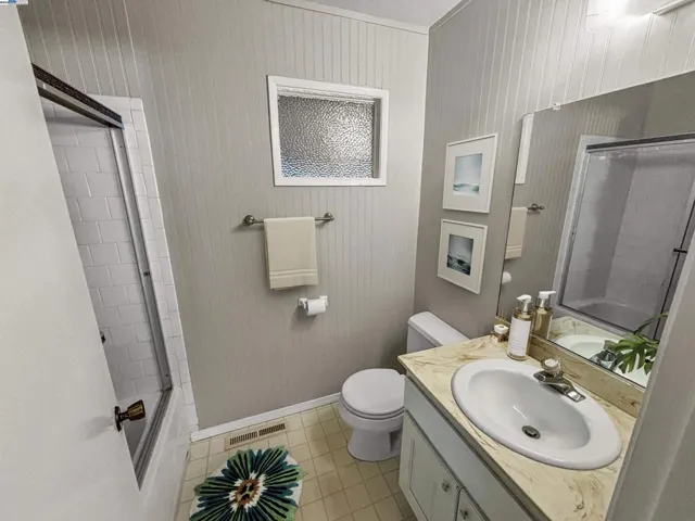 VIRTUALLY STAGED