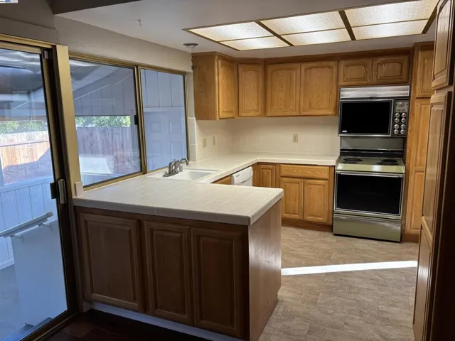 224 Orangewood Dr, Healdsburg, California 95448