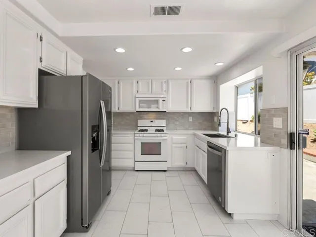 4958 Alicante Way, Oceanside, California 92056
