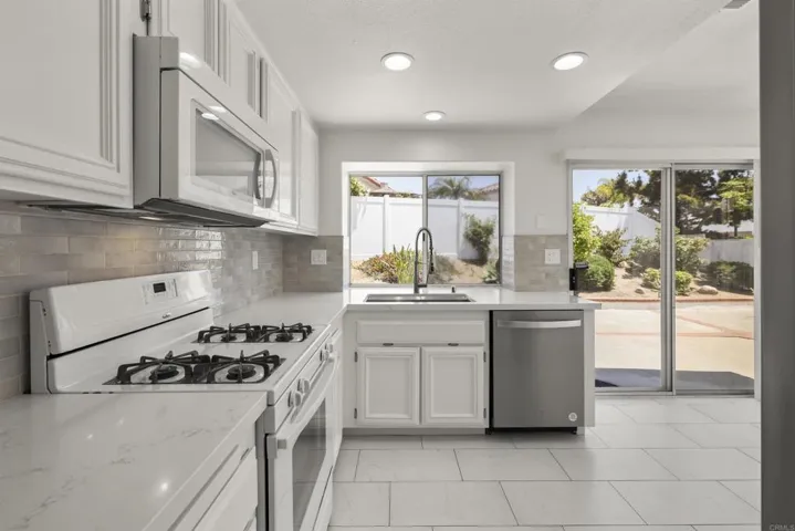 4958 Alicante Way, Oceanside, California 92056
