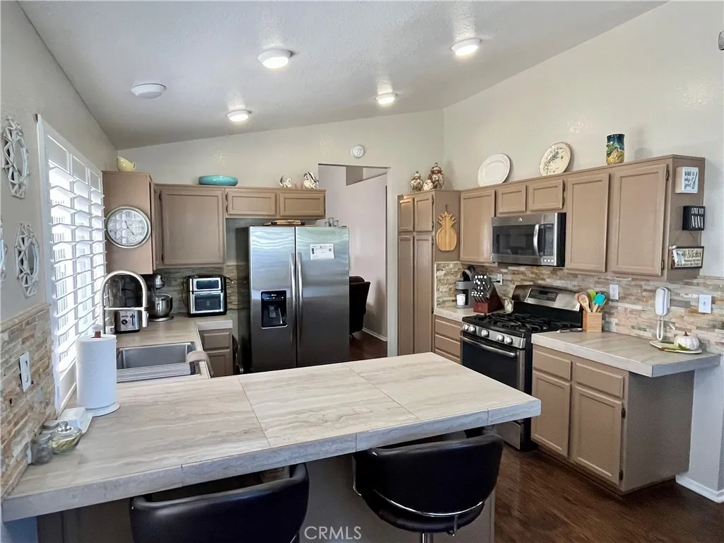 10980 Bel Air Drive, Cherry Valley, California 92223 home-pic-3