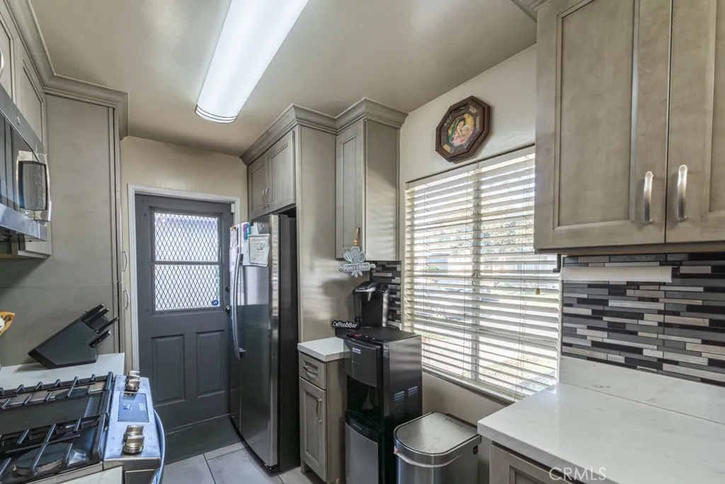 6933 Delta Avenue, Long Beach, California 90805 home-pic-11