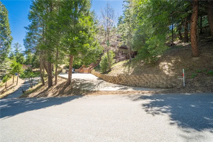 24495 Geneva Drive, Crestline, California 92325