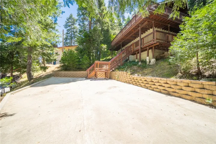 24495 Geneva Drive, Crestline, California 92325