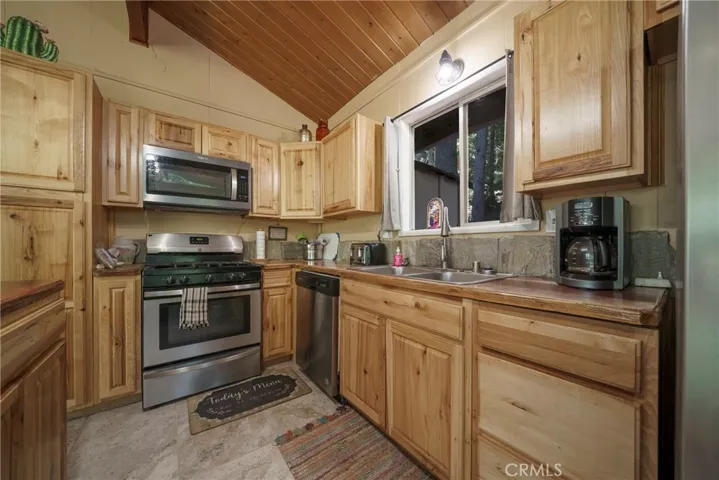 24495 Geneva Drive, Crestline, California 92325