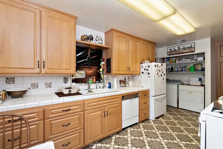 6014 Eckleson Street, Lakewood, California 90713