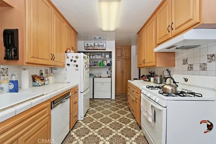 6014 Eckleson Street, Lakewood, California 90713