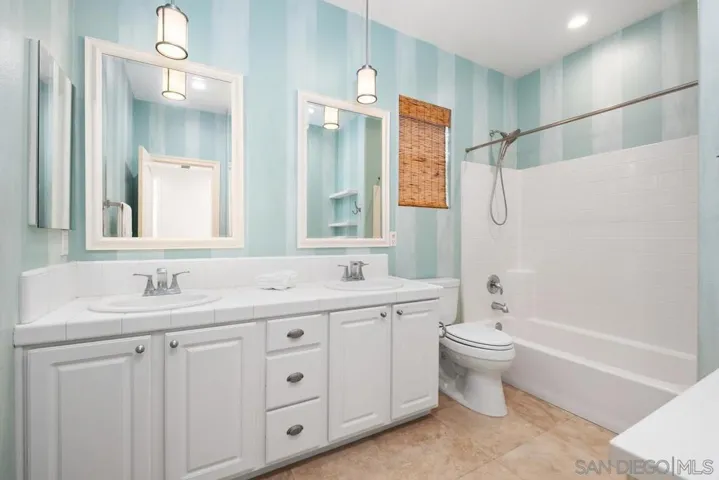 42 Paperwhite, Irvine, California 92603