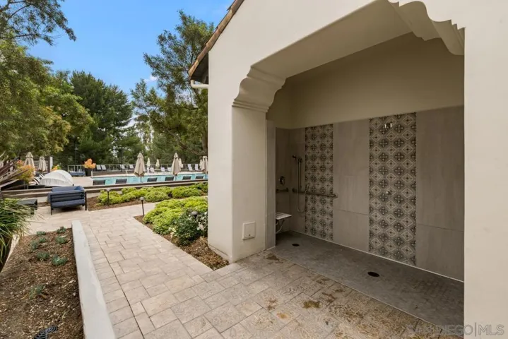 42 Paperwhite, Irvine, California 92603
