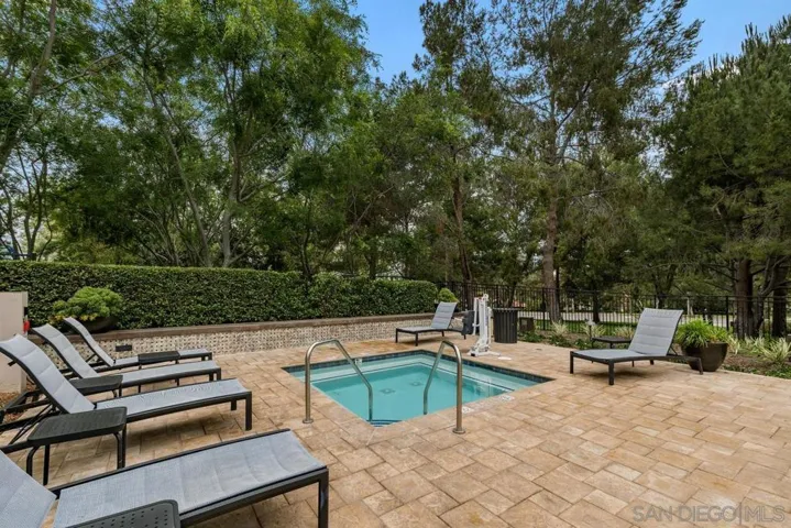 42 Paperwhite, Irvine, California 92603