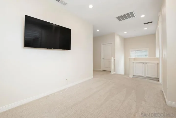 42 Paperwhite, Irvine, California 92603