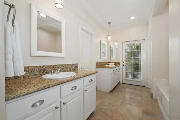 42 Paperwhite, Irvine, California 92603