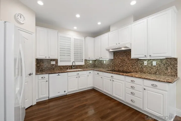 42 Paperwhite, Irvine, California 92603
