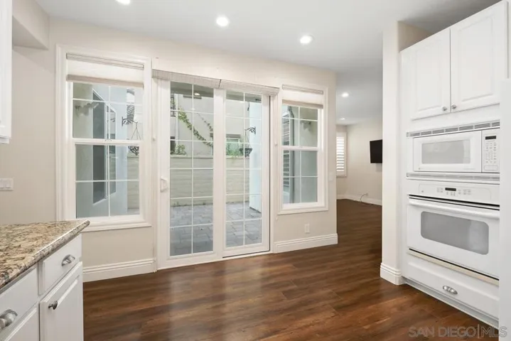 42 Paperwhite, Irvine, California 92603