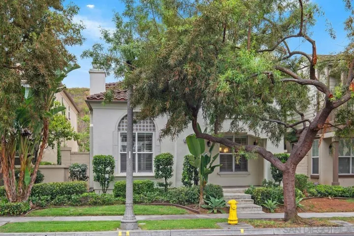 42 Paperwhite, Irvine, California 92603