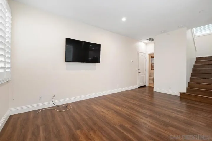 42 Paperwhite, Irvine, California 92603