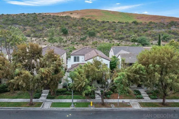 42 Paperwhite, Irvine, California 92603