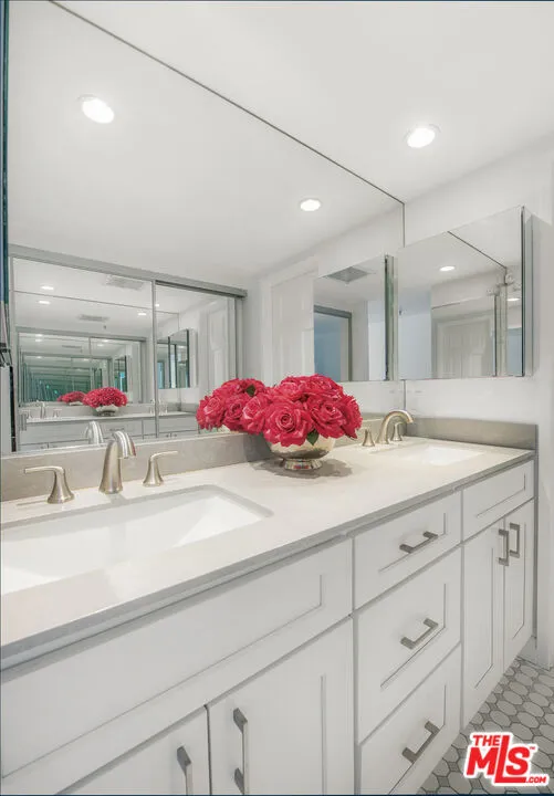 38 Sea Island Drive, Newport Beach, California 92660 home-pic-17