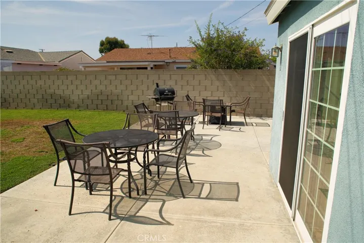 Nice clean concrete patio