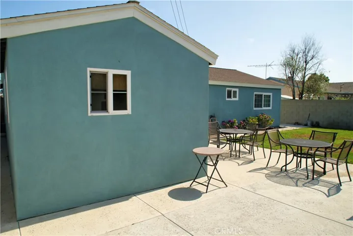 Ryght rear of the property.