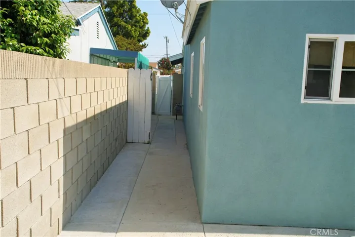 Right side yard all paved,