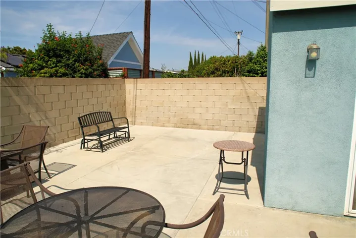 Backyard patio with lots of space to entertain.