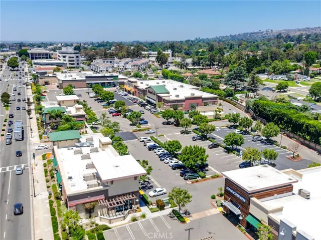 Tons of shopping and dining within walking distance