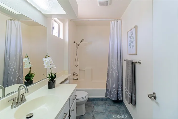 1534 W Summerset Drive, Rialto, California 92377