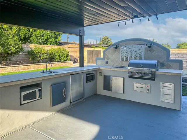 1534 W Summerset Drive, Rialto, California 92377
