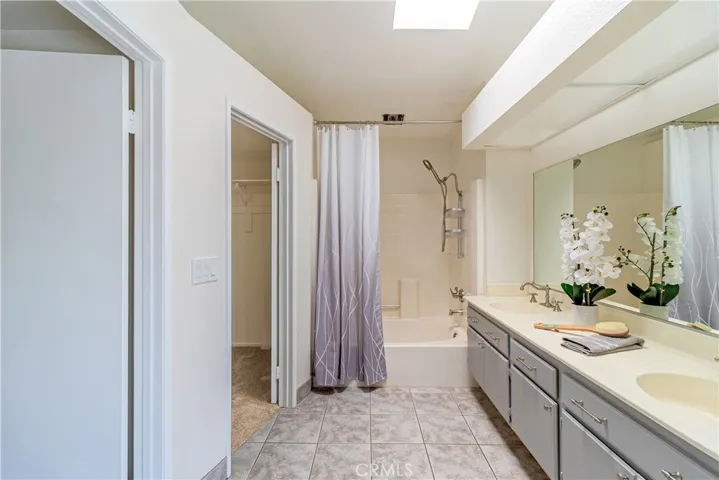 1534 W Summerset Drive, Rialto, California 92377